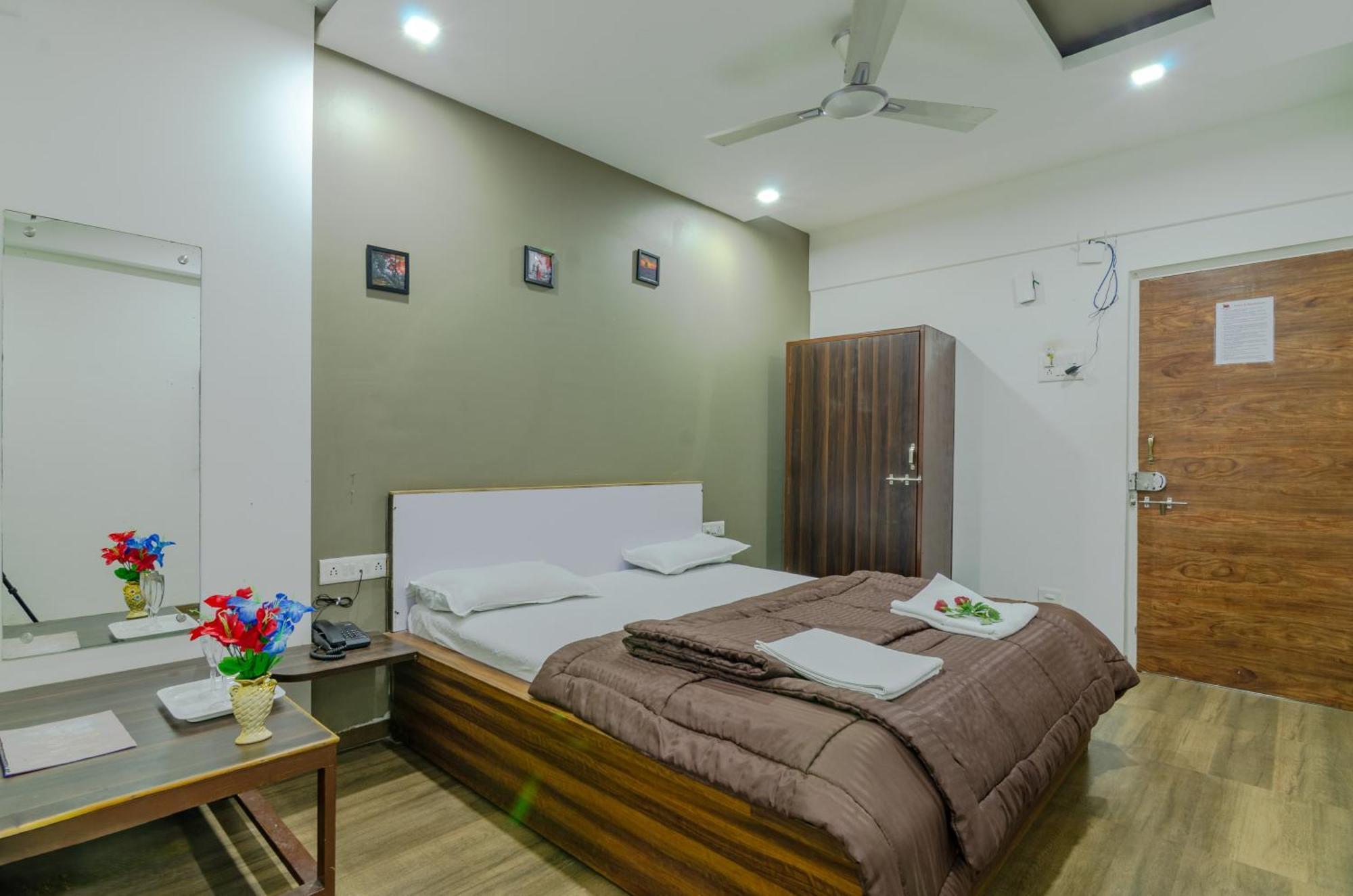 White House Beach Resort, Nagaon Exterior foto
