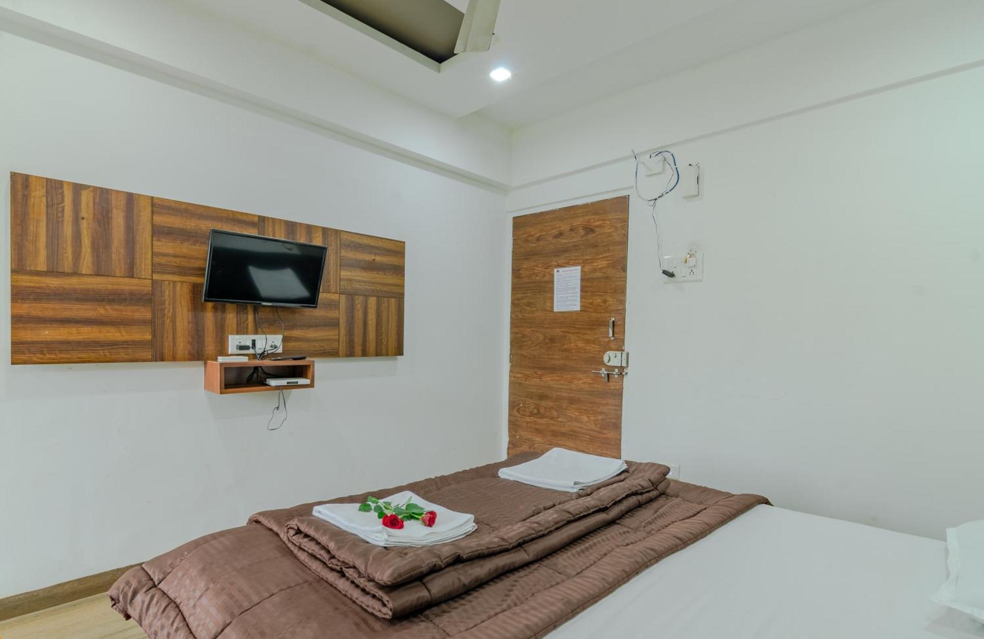White House Beach Resort, Nagaon Exterior foto